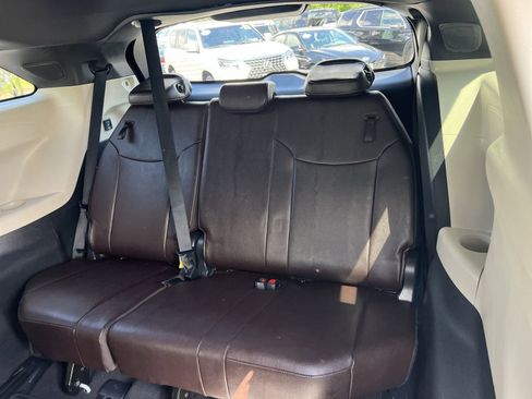 Used 2021 Toyota Sienna Platinum AWD/4WD image 26