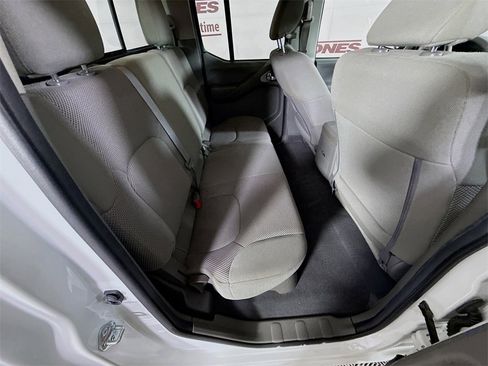 Used 2020 Nissan Frontier SV image 29