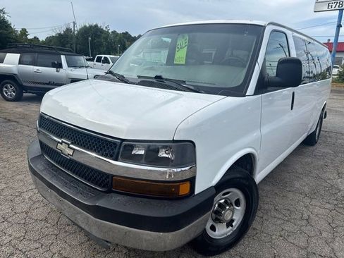 Used 2008 Chevrolet Express 3500 Extended Passenger w/ LT Preferred Equipment Group image 2
