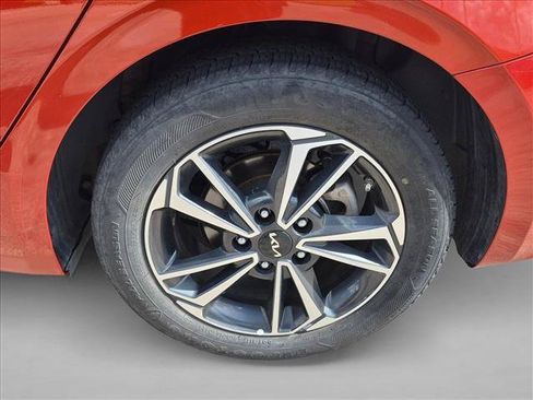 Used 2024 Kia Forte LXS w/ LXS Technology Package FWD image 8