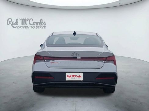 New 2025 Hyundai Elantra Limited FWD image 4