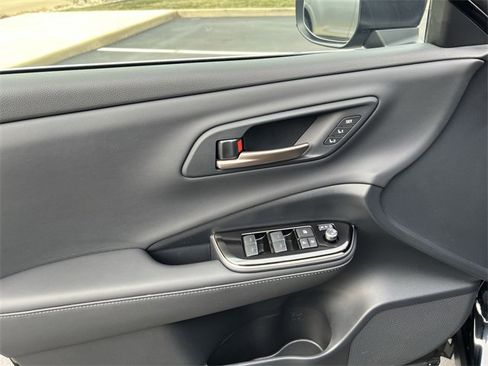 Used 2025 Toyota Crown Signia image 11