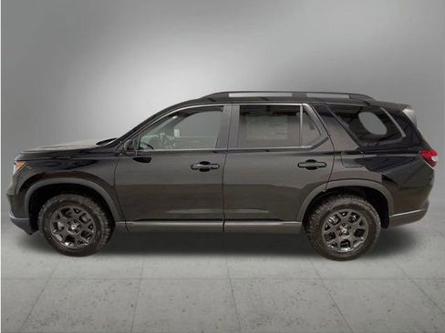 New 2025 Honda Pilot TrailSport image 2