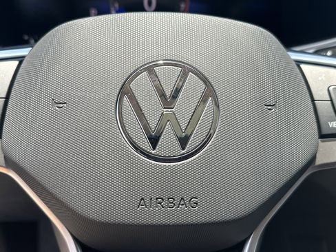 New 2026 Volkswagen Taos SE FWD image 21