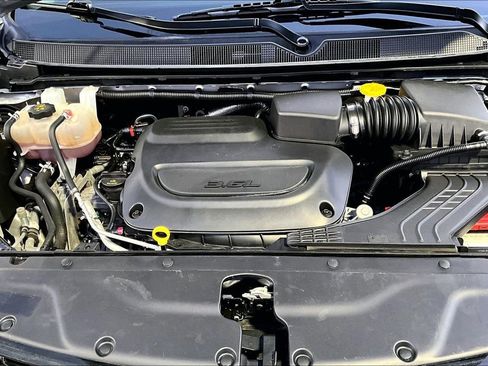 Used 2024 Chrysler Pacifica Touring-L image 20