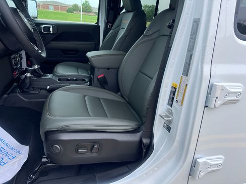 New 2026 Jeep Gladiator Mojave AWD/4WD image 19