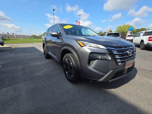 Used 2025 Nissan Rogue SV AWD/4WD image 4