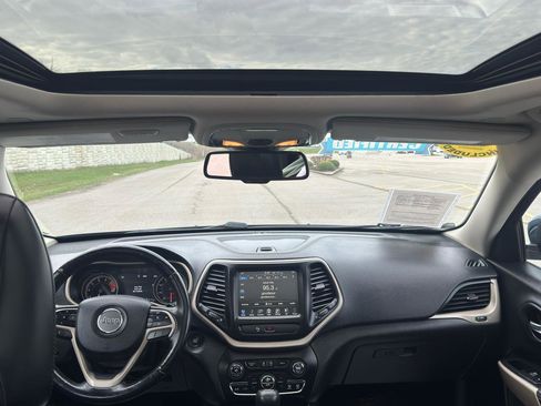 Used 2018 Jeep Cherokee Limited image 17