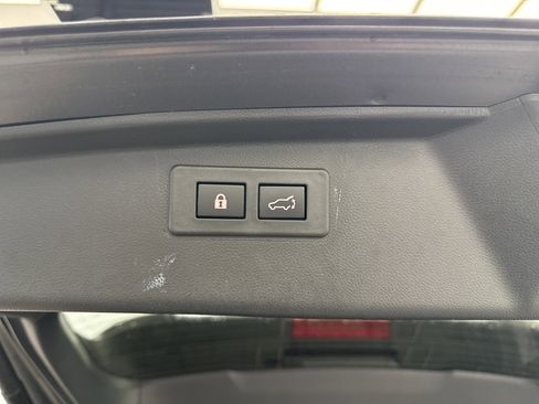 Used 2025 Subaru Outback Premium image 18