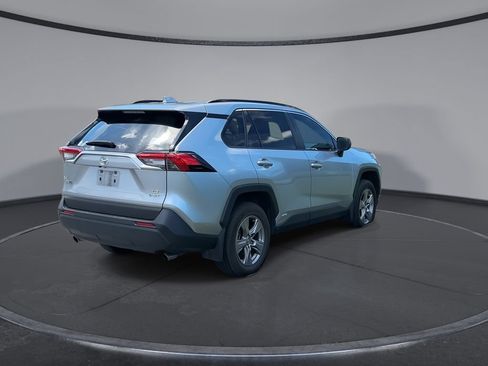 Used 2025 Toyota RAV4 LE AWD/4WD image 8