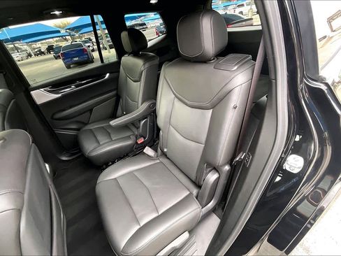 Used 2025 Cadillac XT6 Premium Luxury image 21