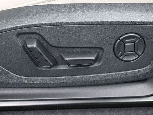 Used 2023 Audi Q3 2.0T Premium Plus w/ Premium Plus Package image 38