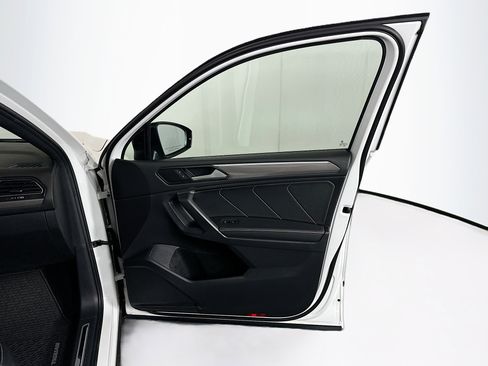 Used 2022 Volkswagen Tiguan SE R-Line image 31