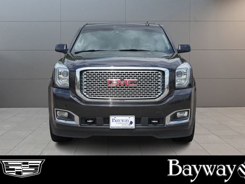 Used 2016 GMC Yukon SLT w/ HD Trailering Package image 2