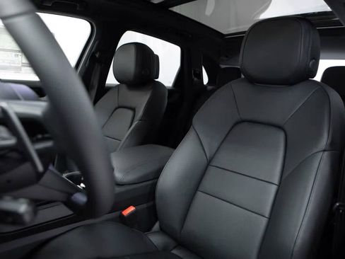 Certified 2026 Porsche Cayenne AWD/4WD image 5