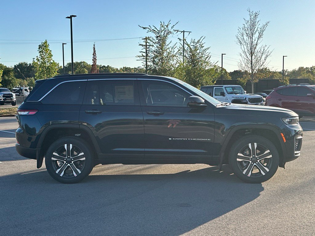 New 2027 Jeep Grand Cherokee Limited w/ Technology Group II RWD image 8