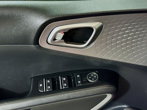 Used 2020 Kia Soul LX image 23