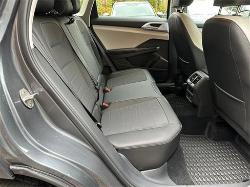 Used 2025 Volkswagen Taos SE image 15