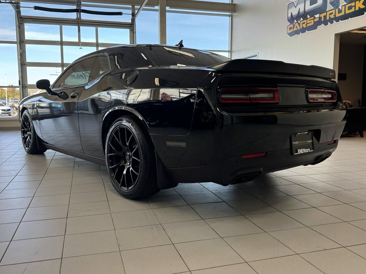 Used 2016 Dodge Challenger R/T Scat Pack RWD image 4