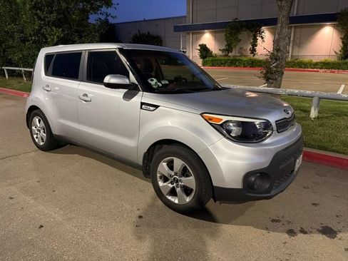 Used 2018 Kia Soul FWD image 3