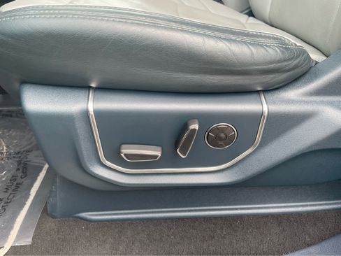 Used 2022 Ford F450 Limited w/ FX4 Off-Road Package image 17