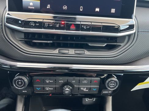 New 2026 Jeep Compass Limited image 30