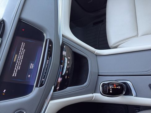 Used 2017 Cadillac XT5 Luxury w/ Driver Awareness Package image 27