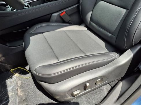 New 2025 Chevrolet Traverse LT w/ Sun and Wheel Package FWD image 21