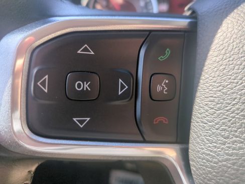 Used 2022 RAM 1500 Laramie AWD/4WD image 16