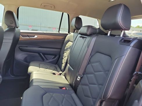 Used 2024 Volkswagen Atlas SE AWD/4WD image 15