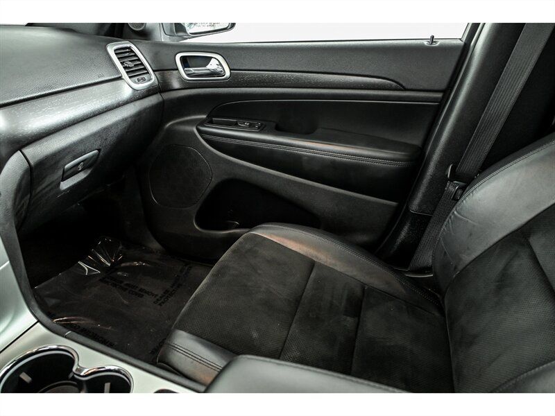 Used 2015 Jeep Grand Cherokee Altitude AWD/4WD image 28