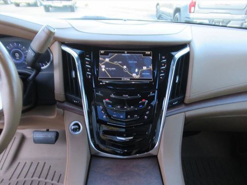 Used 2017 Cadillac Escalade Platinum image 20