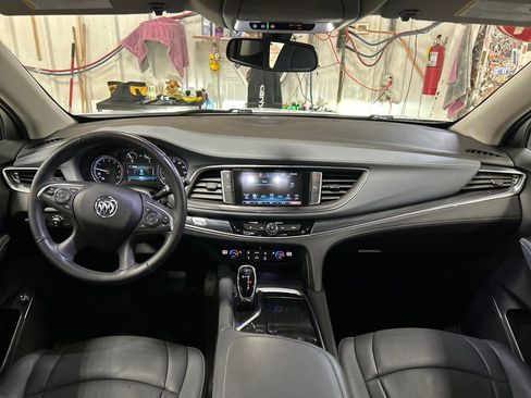 Used 2019 Buick Enclave Essence image 17