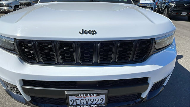 Used 2023 Jeep Grand Cherokee L Limited w/ Black Appearance Package RWD image 9