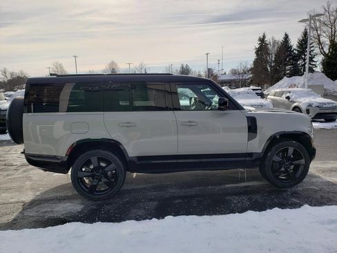 New 2026 Land Rover Defender 130 X-Dynamic SE image 4