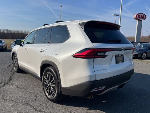 Used 2024 Toyota Grand Highlander AWD Hybrid image 3