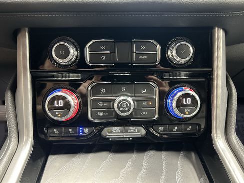 Certified 2022 GMC Yukon XL Denali AWD/4WD image 12