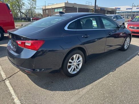 Used 2018 Chevrolet Malibu LT FWD image 3