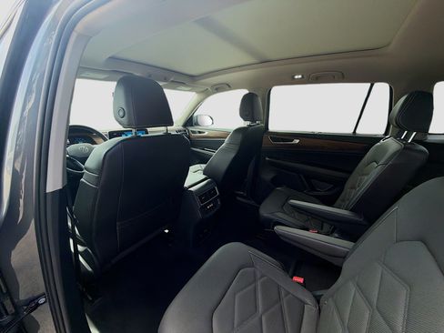 Used 2024 Volkswagen Atlas SE w/ Panoramic Sunroof Package FWD image 22