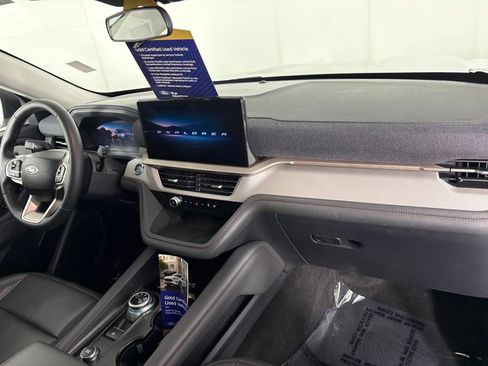Certified 2025 Ford Explorer Active w/ Active Comfort Package AWD/4WD image 41