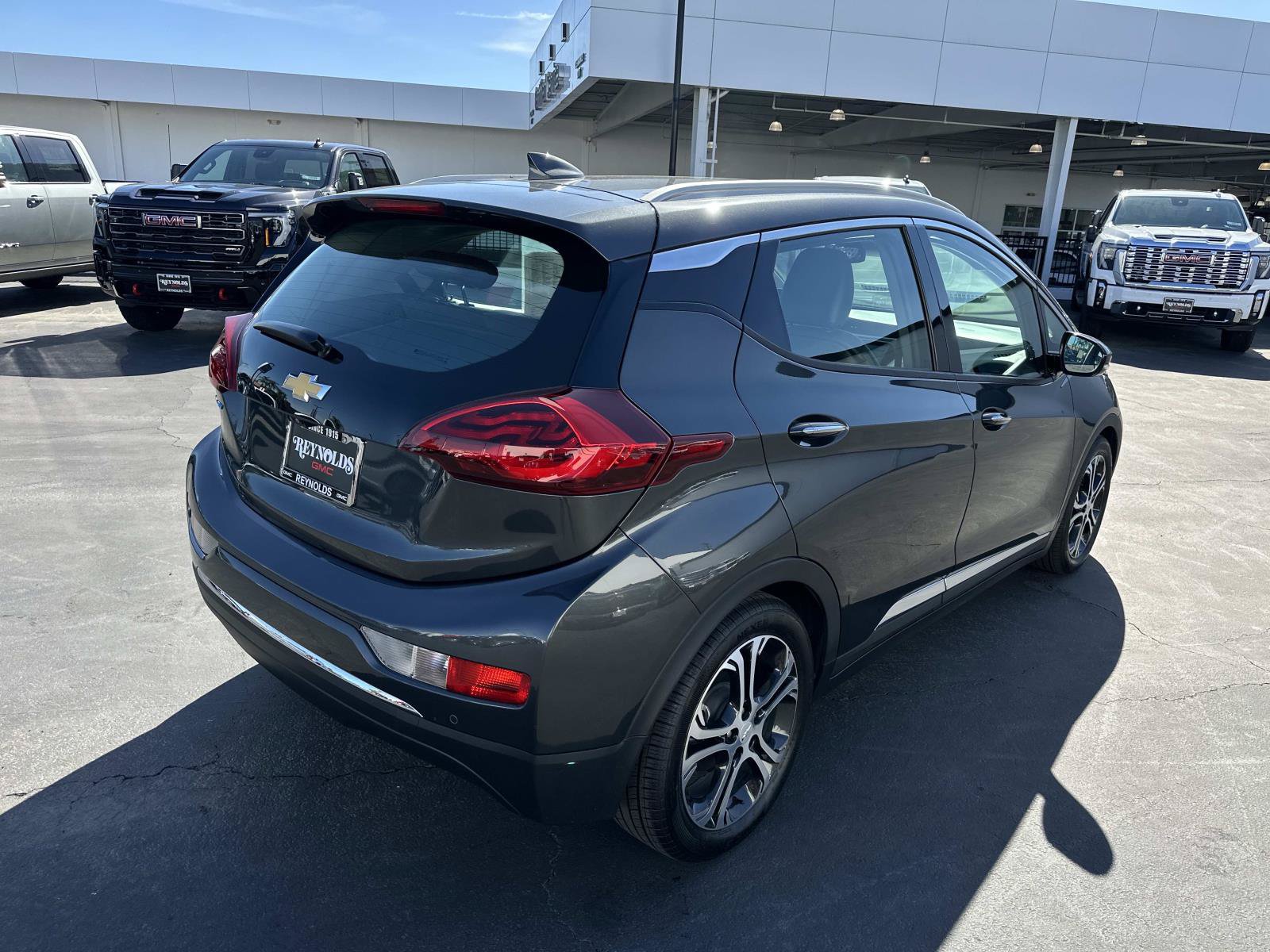Used 2019 Chevrolet Bolt Premier w/ Infotainment Package FWD image 5