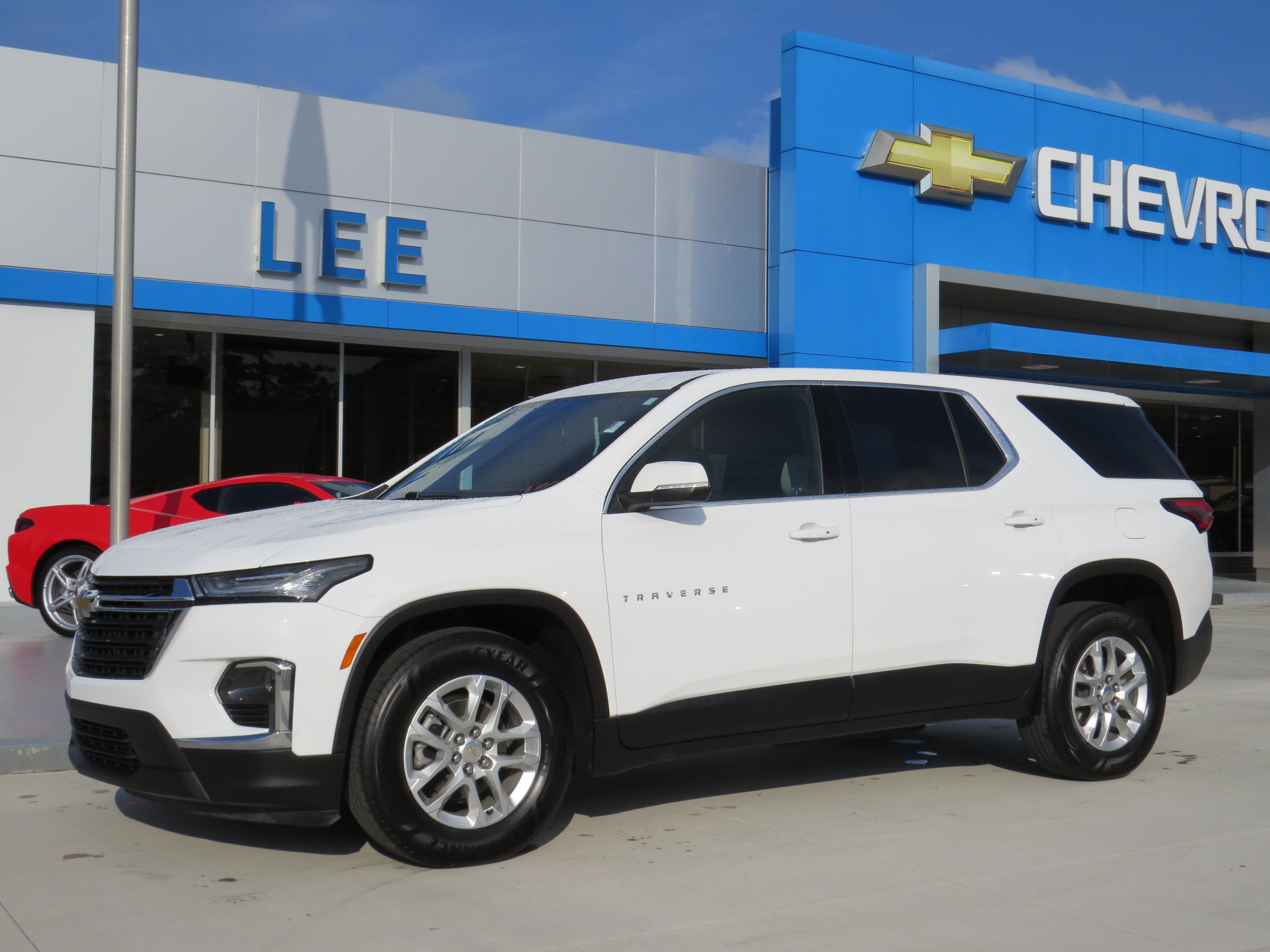 Used 2023 Chevrolet Traverse LS AWD/4WD image 1