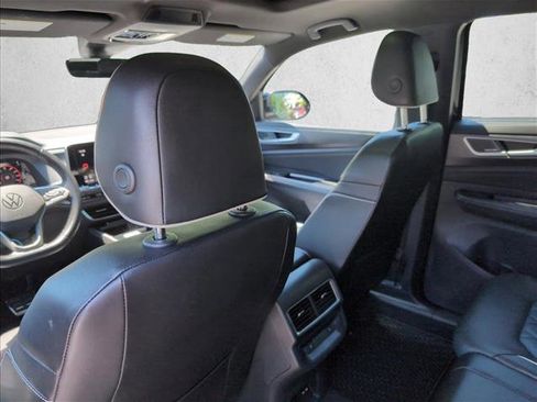 Used 2024 Volkswagen Atlas Cross Sport SEL Premium R-Line AWD/4WD image 17