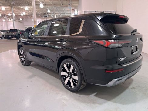 New 2025 Mitsubishi Outlander SE image 5