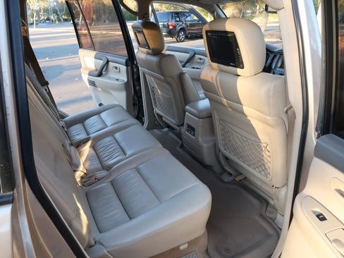 Used 2003 Toyota Land Cruiser image 16