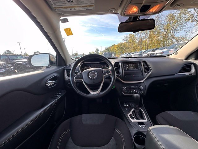 Used 2016 Jeep Cherokee Latitude w/ Cold Weather Group AWD/4WD image 17