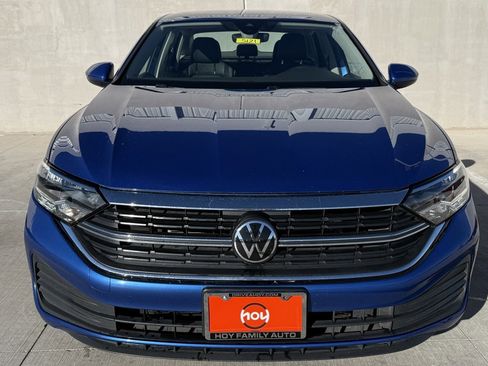 Used 2024 Volkswagen Jetta SE image 2