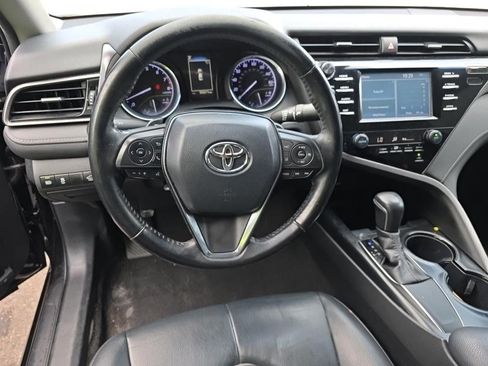 Used 2019 Toyota Camry SE image 5