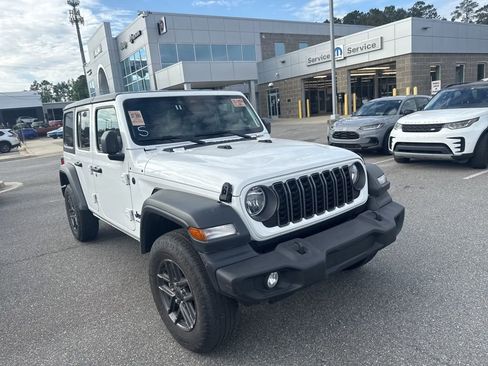 Used 2025 Jeep Wrangler Unlimited Sport AWD/4WD image 3