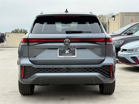 New 2026 Volkswagen Tiguan SE R-Line image 9